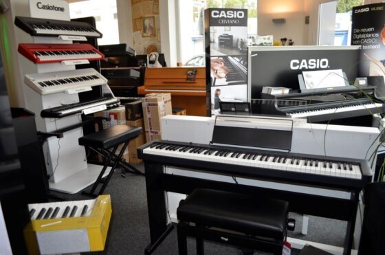 Casio Keyboardausstellung Kalscheuer Bei uns können Sie fast alle Casio-Instrumente probespielen.